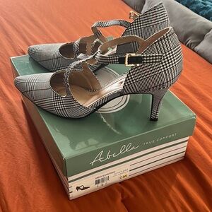 Abella Women's Houndstooth Heels with Buckle Straps